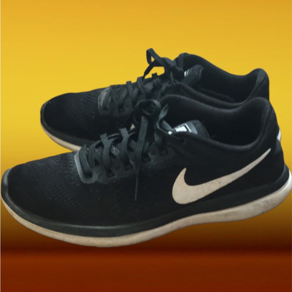 Women’s Nike Sneakers Black size 7.5